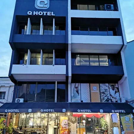 Q Capsule Hotel